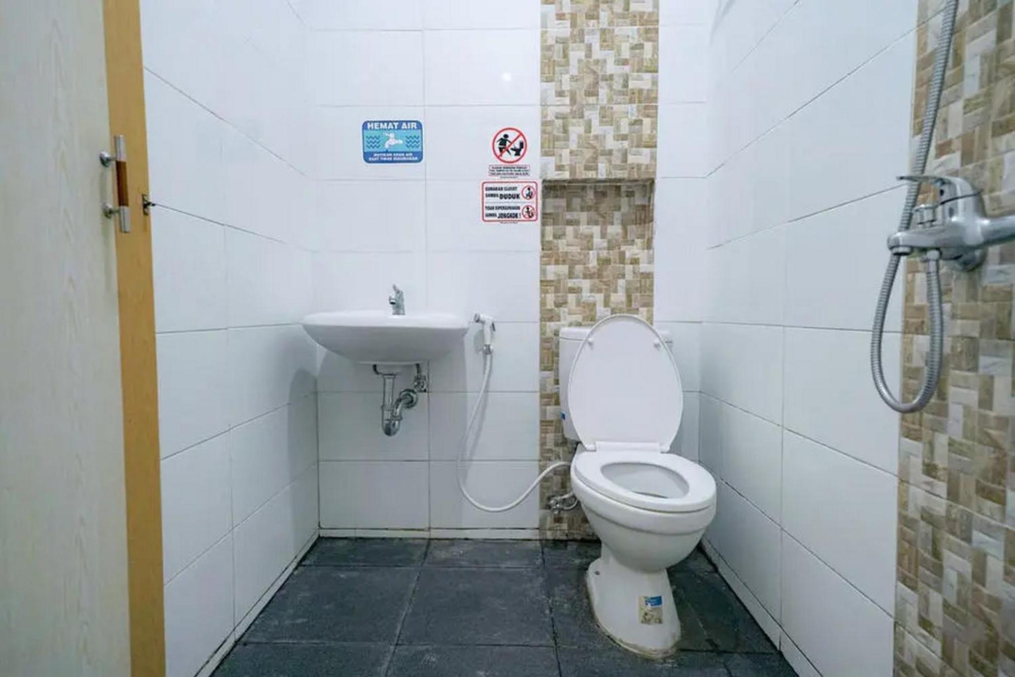 Reddoorz Near Ekowisata Mangrove Belawan Hotel Phòng bức ảnh